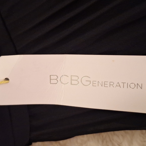 BNWT BCBGeneration Black Beautiful  Cocktail Dress Shrt w Pleat Skirt Size 4 - Picture 10 of 11